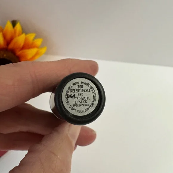 MAC Cosmetics Retro Matte Lipstick - Relentlessly Red - Picture 3 of 8